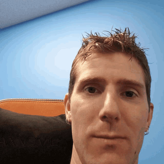 Linus profile GIF